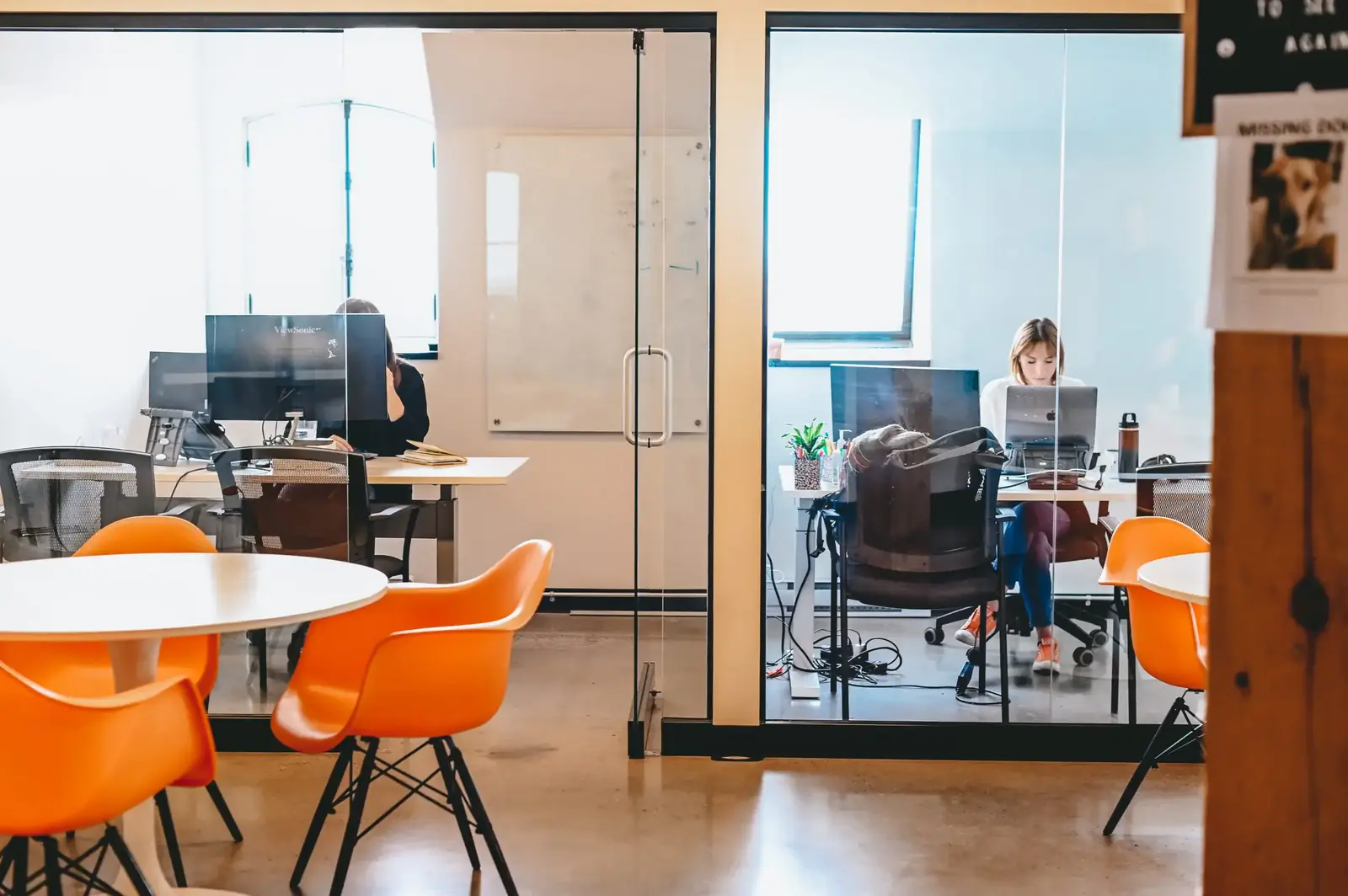 Équipe de Worximity réunie en présentiel au bureau