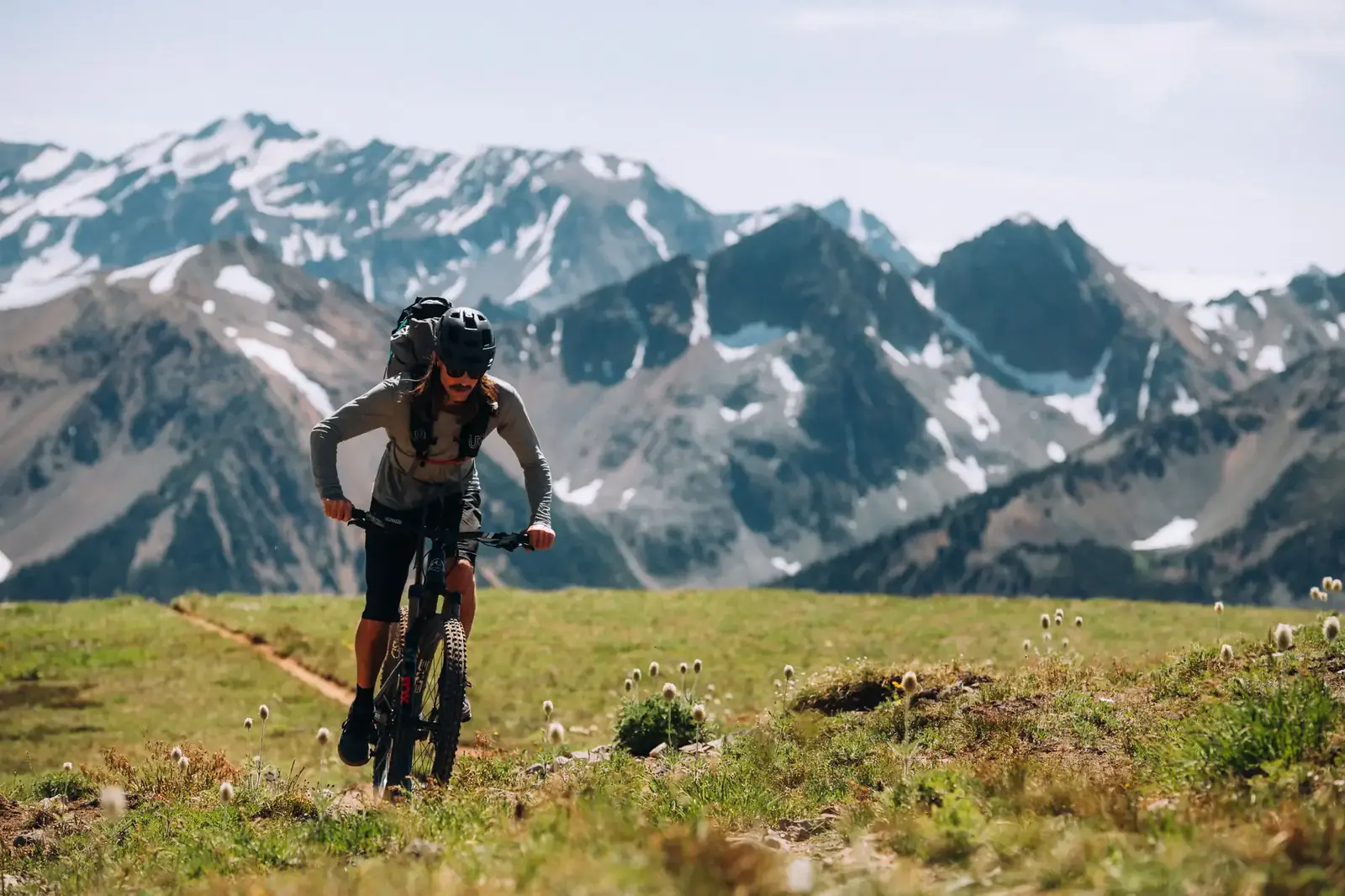 Équipe de Rocky Mountain rassemblée, esprit de famille et de communauté